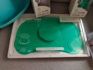Twistshake pack biberones cubiertos babero bandeja