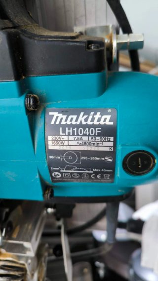 Ingleteadora Makita LH1040F