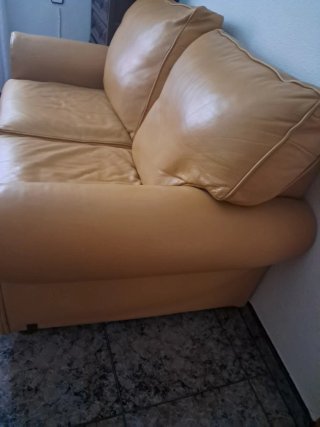 Sofa cómodo color mostaza