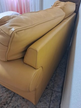 Sofa cómodo color mostaza