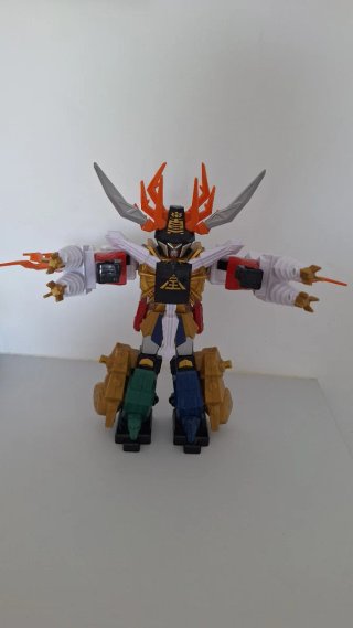 Transformer Power Rangers Deluxe Megazord.