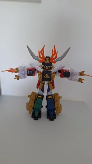 Transformer Power Rangers Deluxe Megazord.