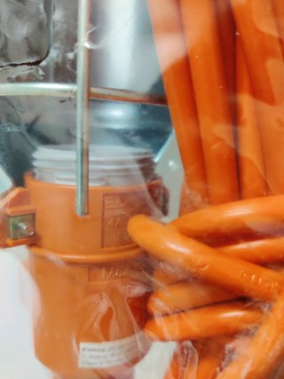 Lámpara Portátil con gancho y cable naranja