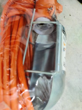 Lámpara Portátil con gancho y cable naranja
