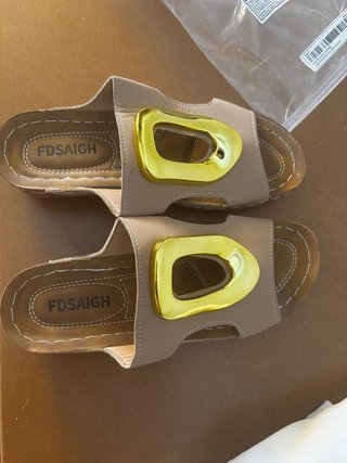 Sandalias nuevas
