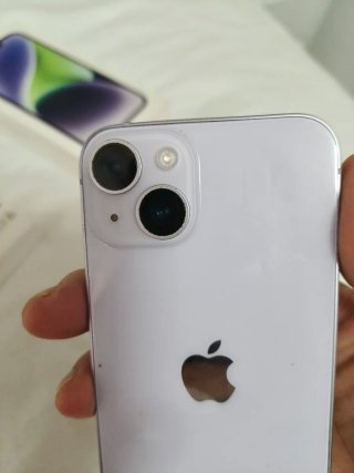 iPhone 14 color lila  uso personal