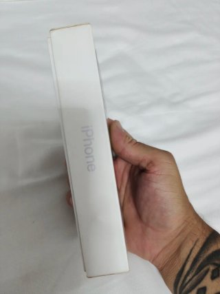 iPhone 14 color lila  uso personal