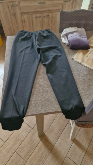 Completo felpa pullover con cappuccio e pantalone