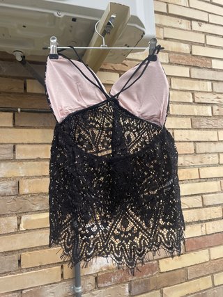 Crop top de encaje negro NUEVO