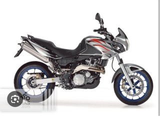 Es ven Aprilia Pegaso strada 650.