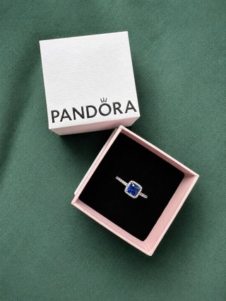 Pandora anillo de plata con piedra azul