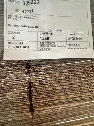 Cajas de cartón nuevas anónimas 240x154x180
