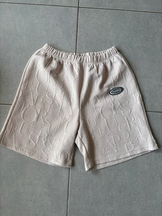 Conjunto ropa casual manga corta beige.