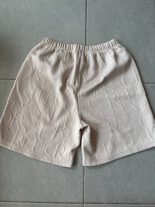 Conjunto ropa casual manga corta beige.