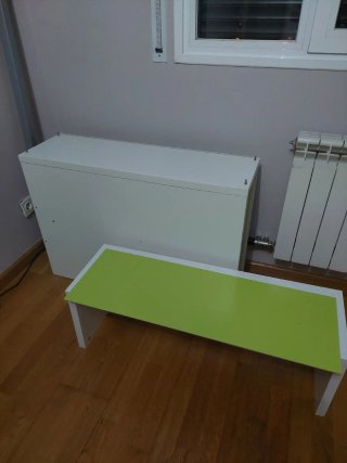 Cabecero infantil con zapatero lateral.