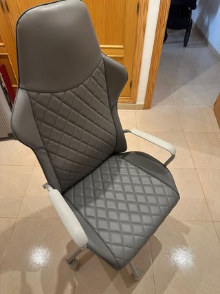 silla de escritorio gris
