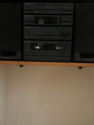 Cadena de musica con altavoces