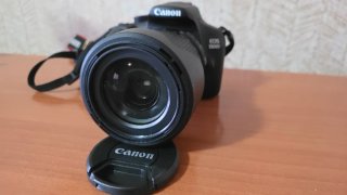 Cámara reflex canon 1300D+18-200 vr