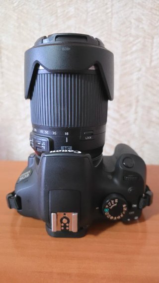 Cámara reflex canon 1300D+18-200 vr