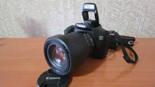 Cámara reflex canon 1300D+18-200 vr