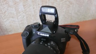 Cámara reflex canon 1300D+18-200 vr