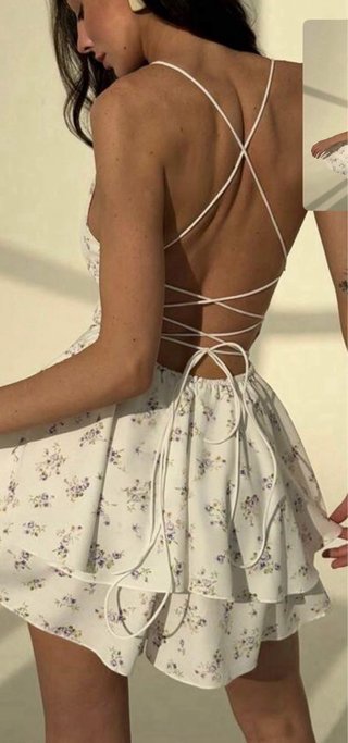Mono corto flores violetas shein espalda descubier