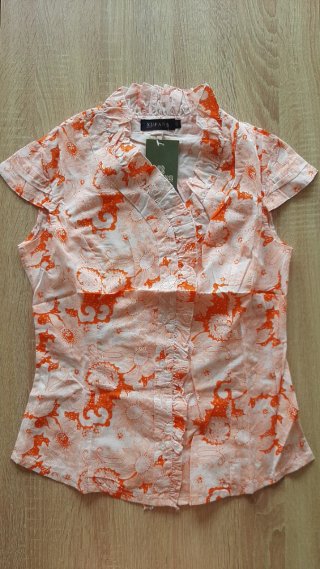 Camisa con estampado.