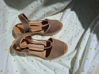 Alpargatas de cuña de mujer de ante con elásticos