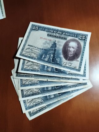 Billetes antiguos de veinticinco pesetas de 1928,