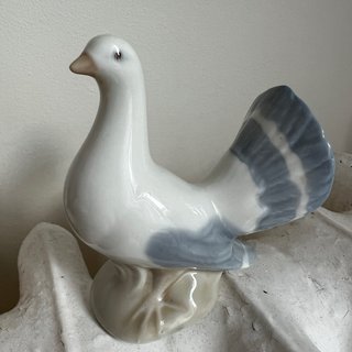 Figura vintage de porcelana con forma de paloma