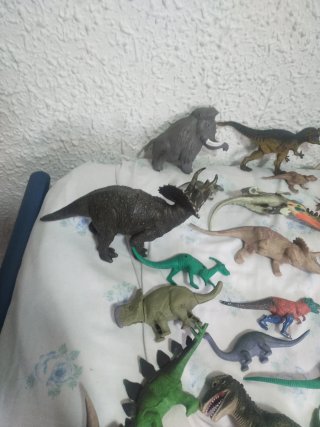 Lote de dinosaurios.
