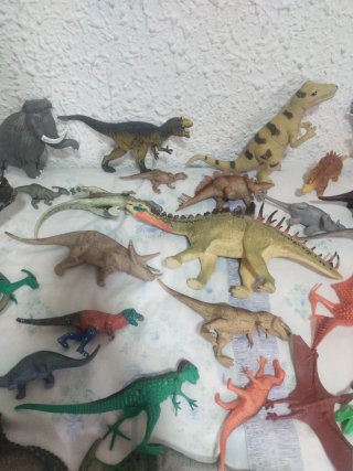 Lote de dinosaurios.