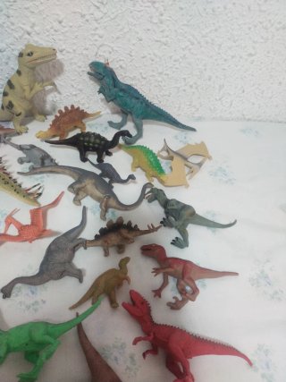 Lote de dinosaurios.