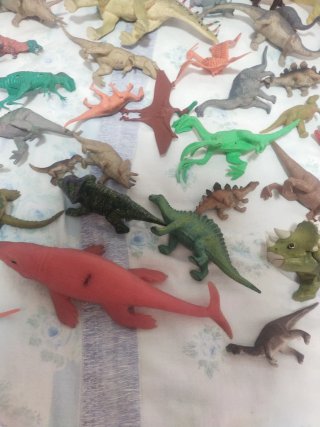 Lote de dinosaurios.