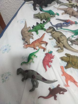 Lote de dinosaurios.