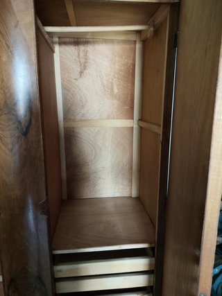 Cómoda antigua de madera
