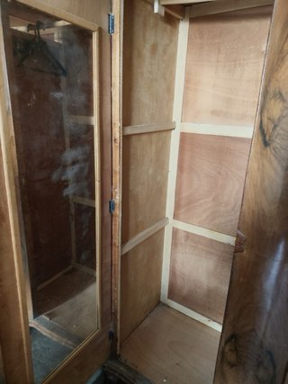 Cómoda antigua de madera