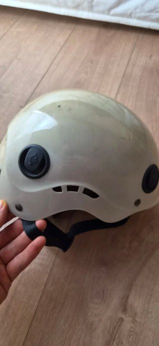 casco escalada y via ferrata