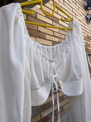 Blusa crop top blanca de manga larga NUEVA