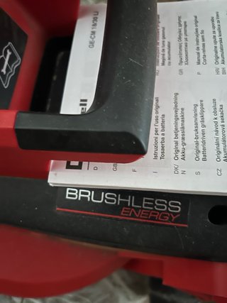 Cortacésped a batería con dos baterías incluidas.