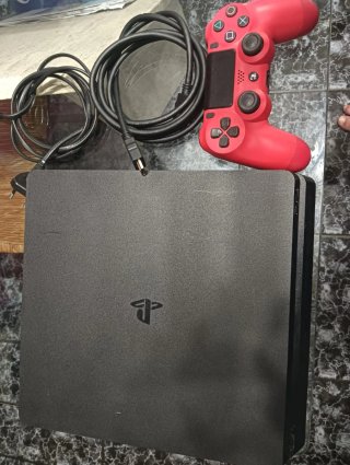 Consola PS4 + Mando Rojo