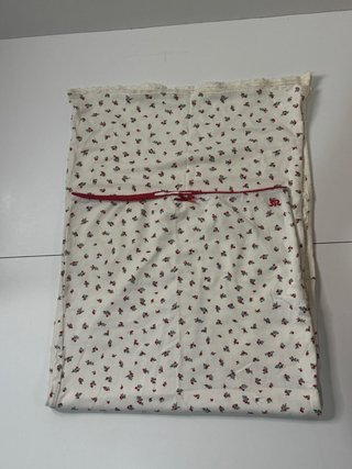 Falda corta con estampado de cerezas
