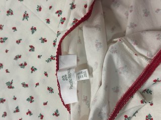 Falda corta con estampado de cerezas
