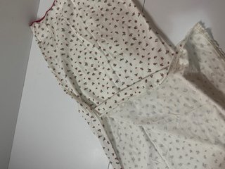 Falda corta con estampado de cerezas