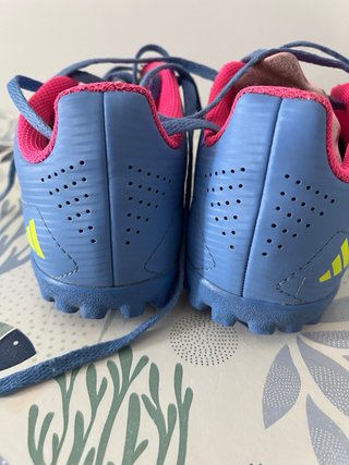 Botas futbol multitaco Adidas F50 niño