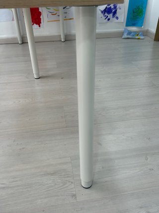 Mesa/escritorio nogal ikea nueva. Patas regulables