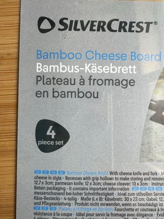 Tabla de queso de bambú con utensilios