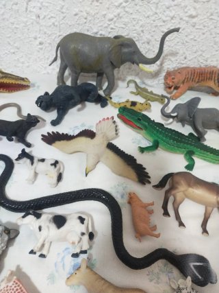 Lote animales plástico y goma