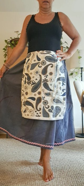 Falda 81cm y delantal casera, regional,aldeana,
