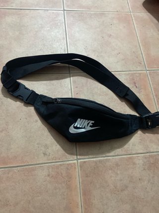 riñonera nike